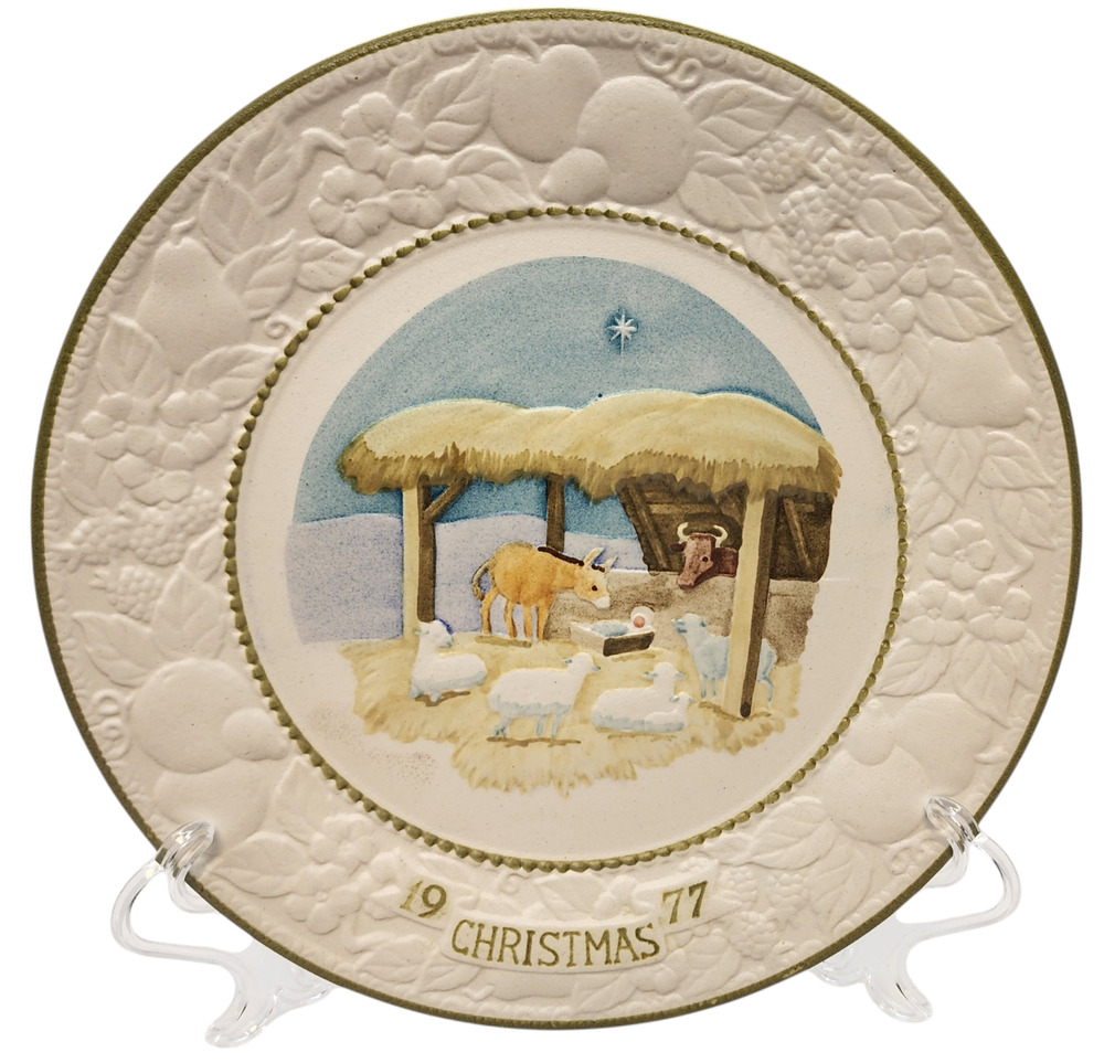 Vernon Ware Metlox 1977 Christmas Plate "Away in the Manger" 7th in Series